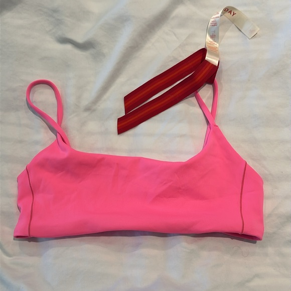 Left on Friday Pool Day Top ☀️ - Picture 5 of 9